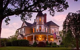 The Oaks Victorian Inn